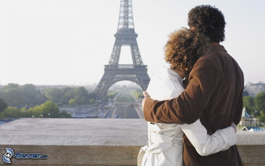 ölelkező pár, Eiffel-torony, Párizs, Franciaország