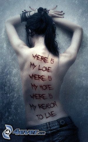 Where is my love?, szexi lány, topless, emo, vér, betűk