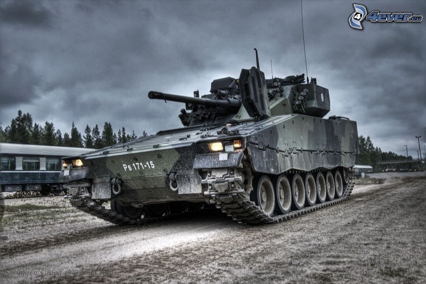 tank, sötét felhők, HDR