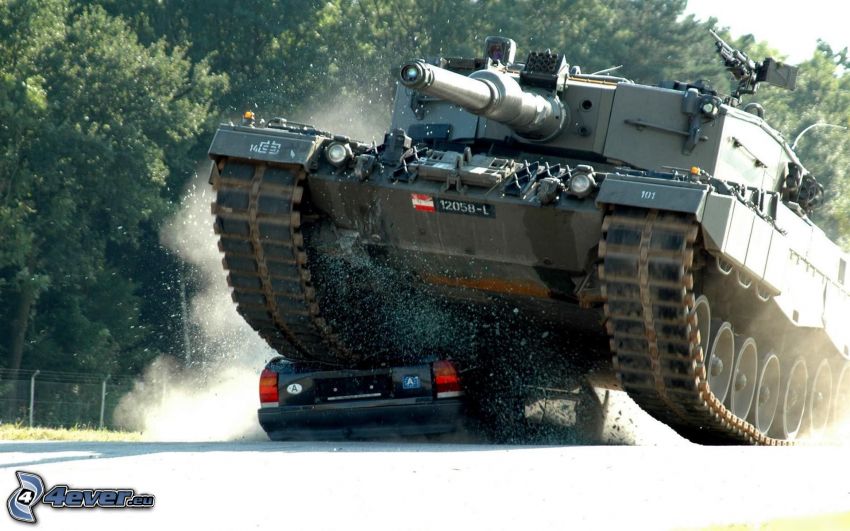 tank vs. személygépkocsi