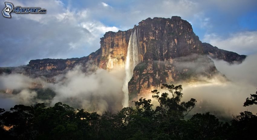 Angel-vízesés, kliff, erdő, felhők, Venezuela