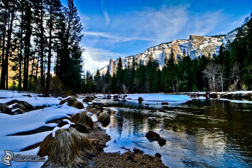 folyó a Yosemite Nemzeti Parkban