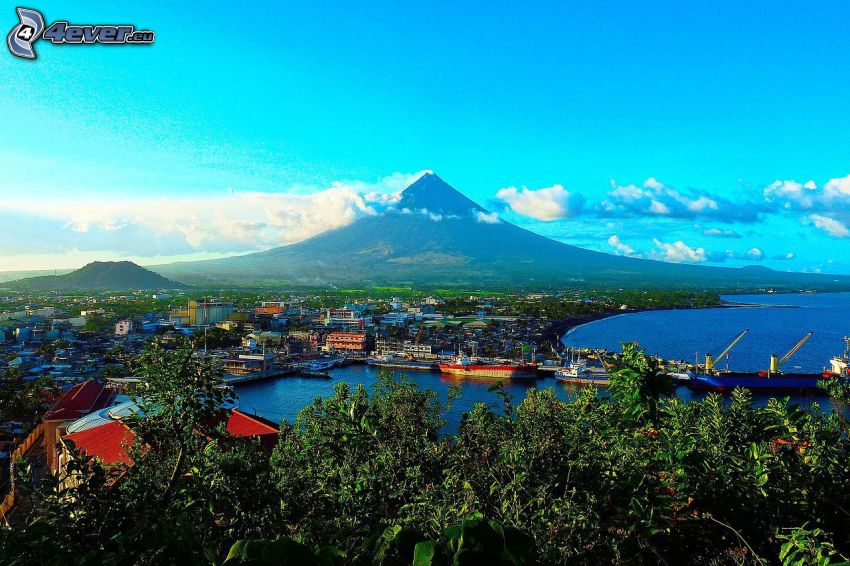 Mount Mayon, tengerparti város, felhők, Fülöp-szigetek