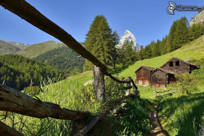 járda, korlát, faházak, tűlevelű fák, Matterhorn