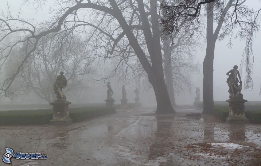 park, szobrok, köd