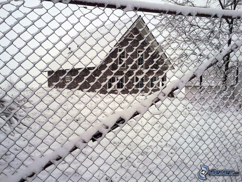 havas kerítés, drótkerítés, havas ház, tél, hó