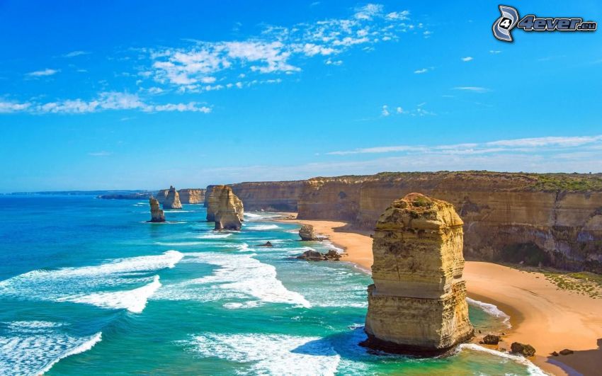 Ausztrália, sziklák a tengerben, azúrkék tenger, sziklás tengerpart