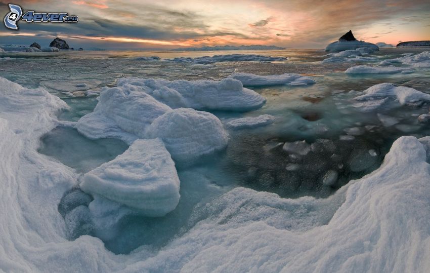 befagyott tenger, jégtáblák, gleccserek, napnyugta után