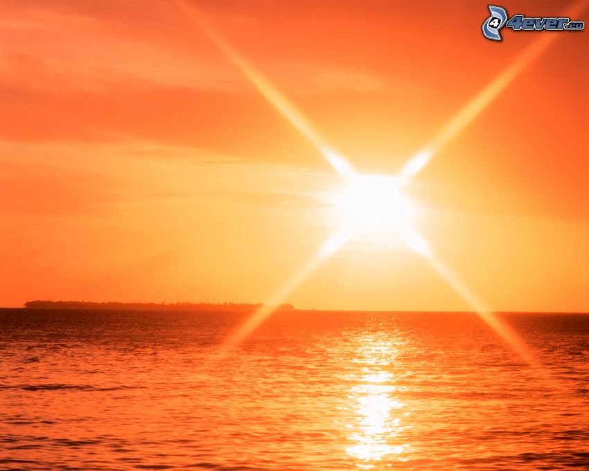 fénylő narancssárga nap, víz, tenger, óceán, sugarak