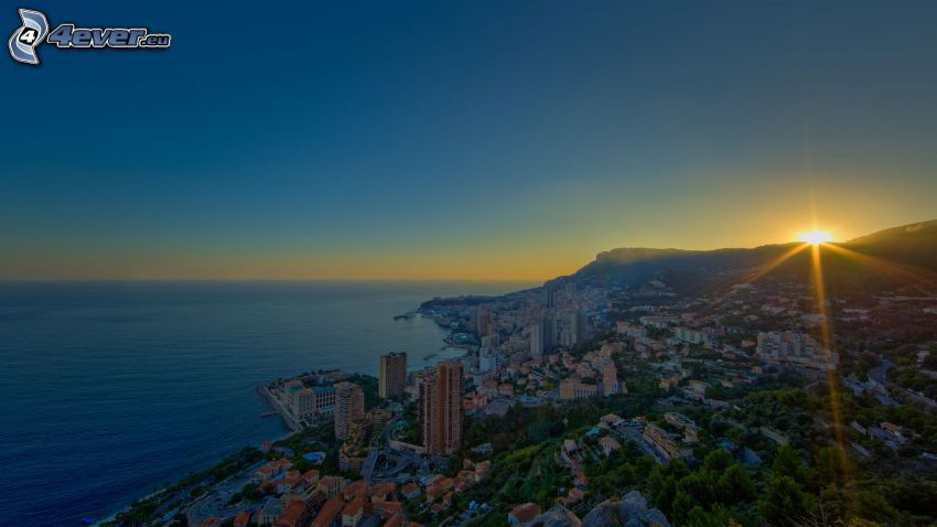 Monaco, napnyugta, tenger, házak