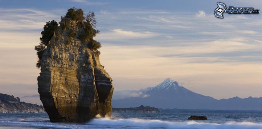 Új-Zéland, szikla a tengerben