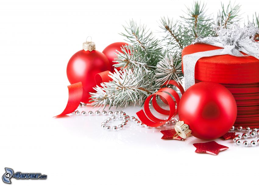 karácsonyi dekoráció, karácsonyi gömbdíszek, tűlevelű ág