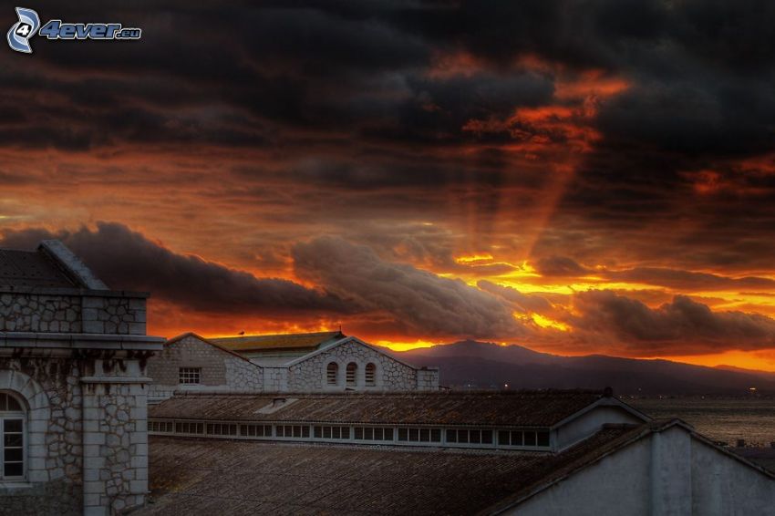 ciemny zachód słońca, promienie słoneczne, ciemne chmury, Gibraltar