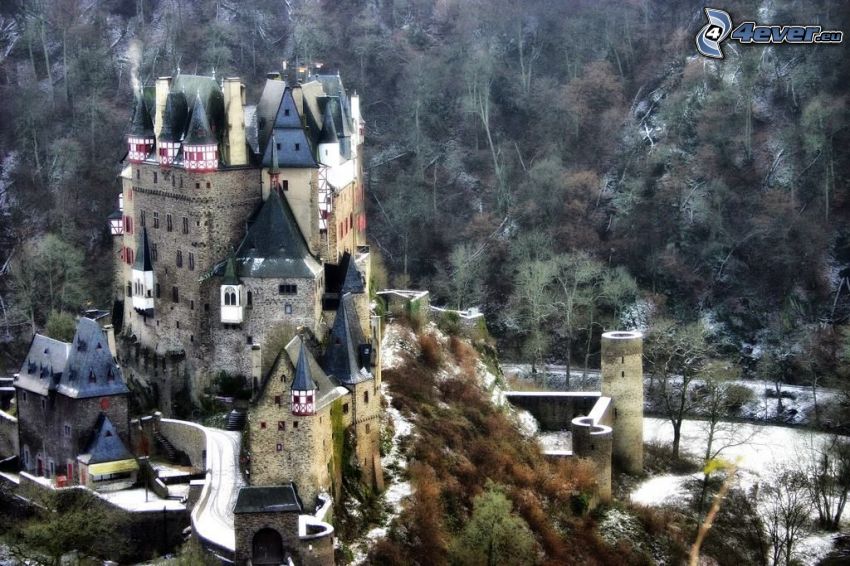 Eltz Castle, śnieg
