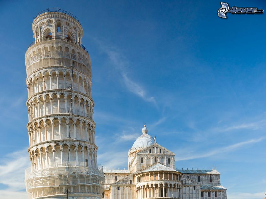 Krzywa Wieża w Pizie, Włochy, niebo