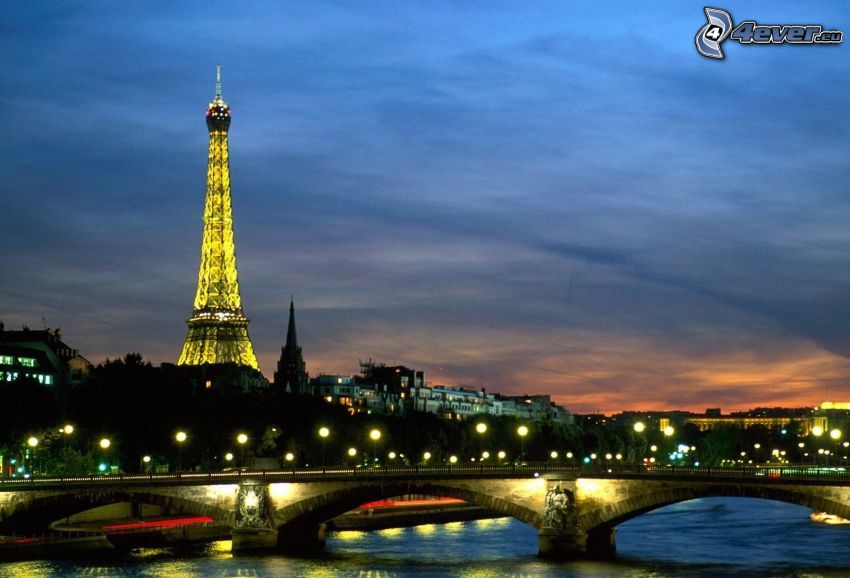 Paryż, miasto wieczorem, most, Seine, oświetlona Wieża Eiffla, uliczne oświetlenie