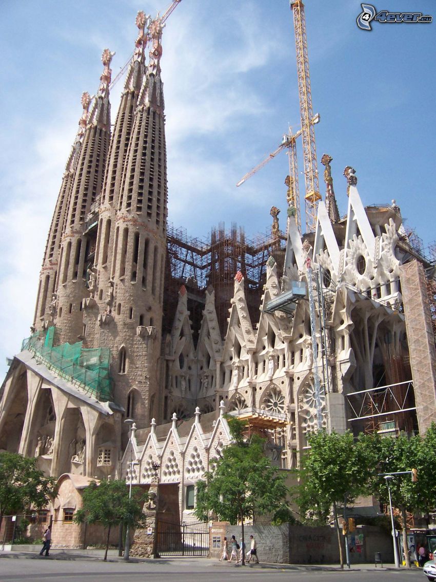 Sagrada Familia, dźwig