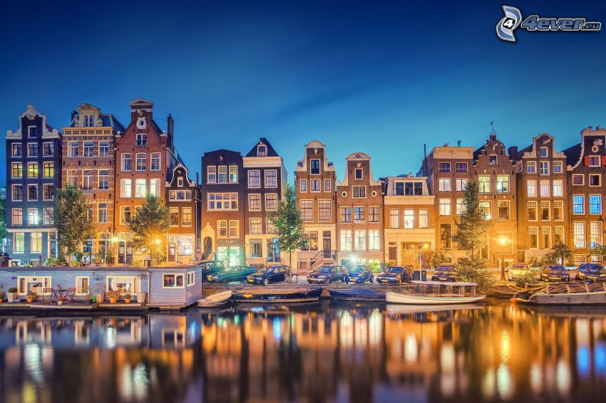 Amsterdam, domy, miasto wieczorem, port