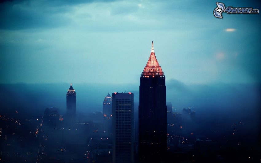 Atlanta, drapacz chmur, mgła, miasto nocą