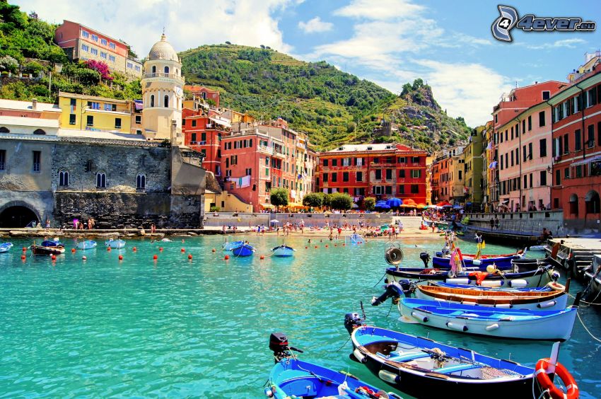 Cinque Terre, łódki, domy