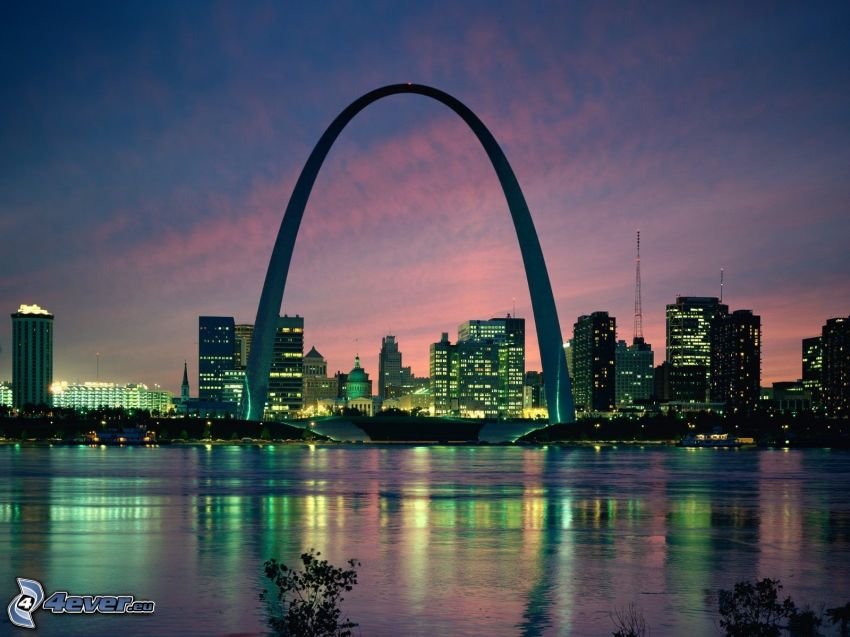 Gateway Arch, St. Louis, Missouri, miasto nocą