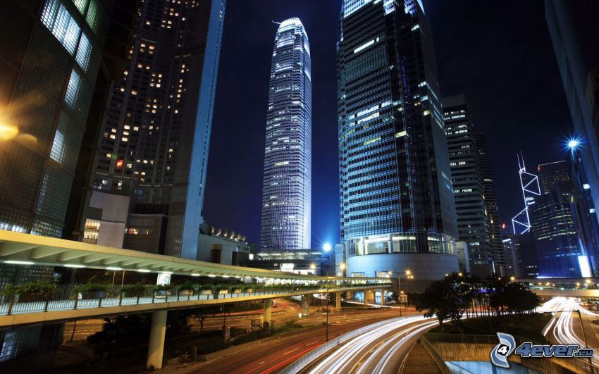 Hong Kong, Two International Finance Centre, wieżowce, miasto nocą