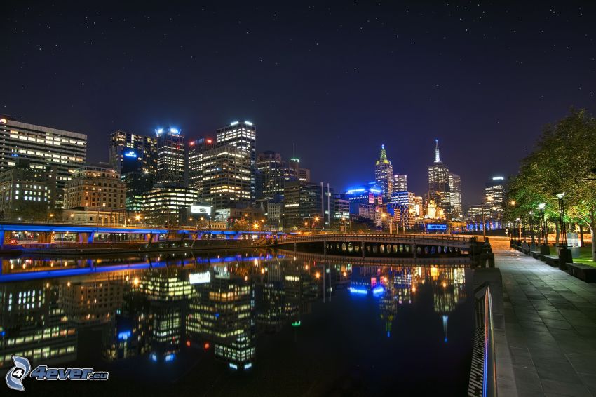 Melbourne, miasto nocą, odbicie, powierzchnia wody