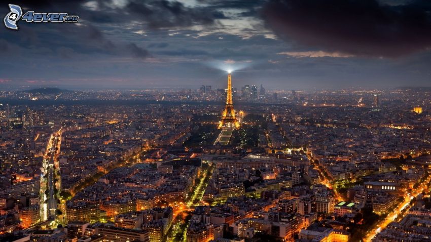 Paryż, miasto nocą, Wieża Eiffla
