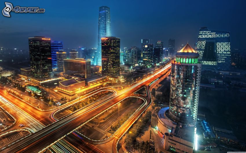 Pekin, miasto nocą, skrzyżowanie autostrad, wieczorna autostrada