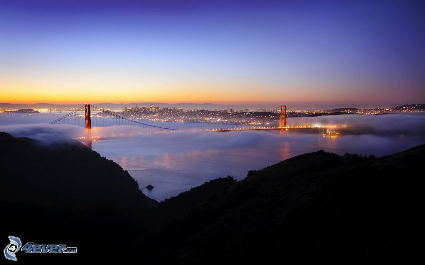 San Francisco, Golden Gate, miasto wieczorem, mgła