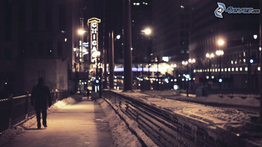 zaśnieżona ulica, miasto nocą