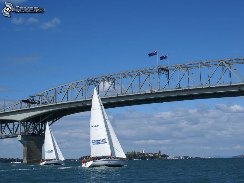 Auckland Harbour Bridge, statki