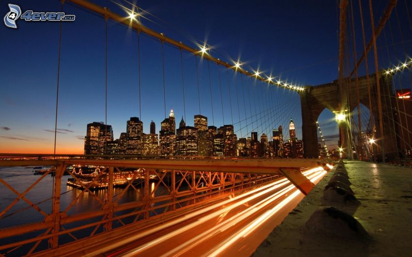 Brooklyn Bridge, New York, oświetlony most, miasto nocą