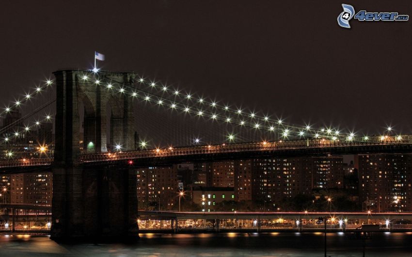 Brooklyn Bridge, oświetlony most