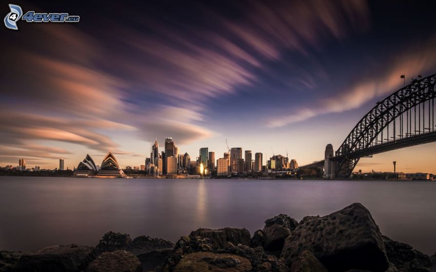 Sydney, Sydney Harbour Bridge, miasto wieczorem
