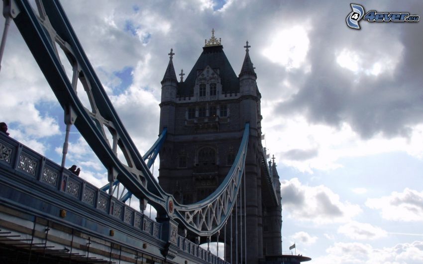 Tower Bridge, Londyn, Anglia, chmury