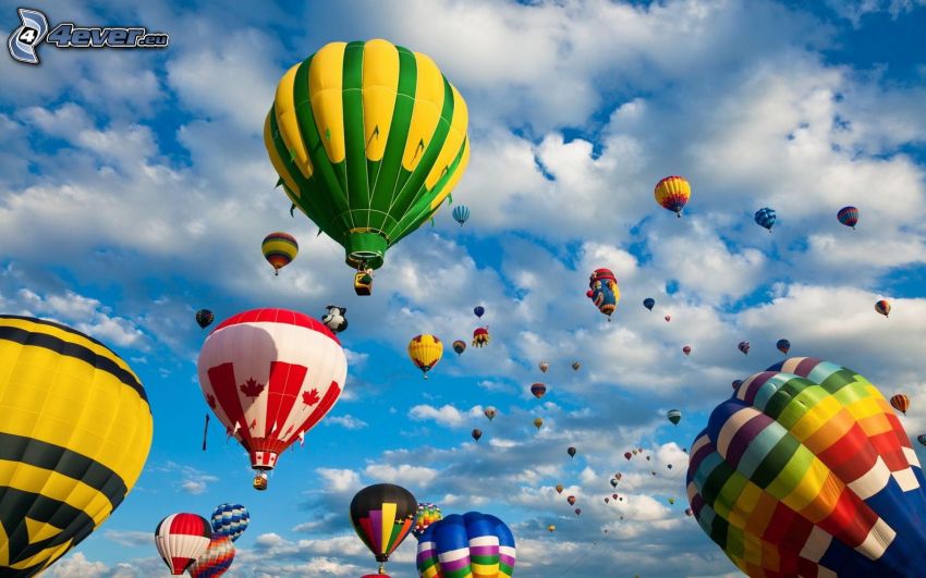 latające balony, kolorowe, chmury