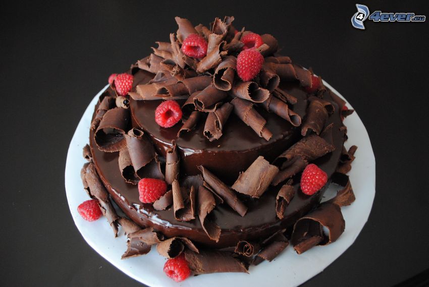czekoladowy tort, maliny