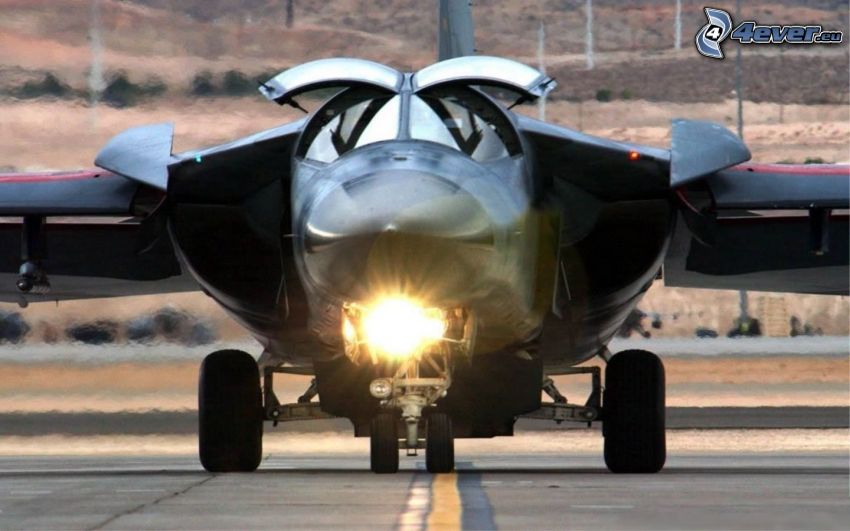 F-111 Aardvark, lotnisko