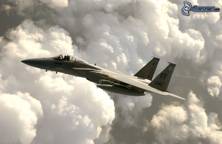 F-15 Eagle, chmury