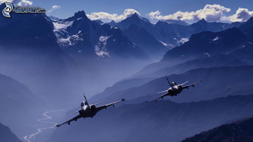 Saab JAS 39 Gripen, góry, chmury