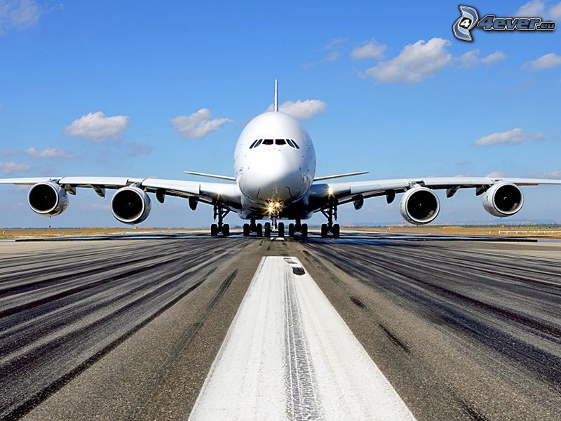 Airbus A380, lotnisko, pas startowy