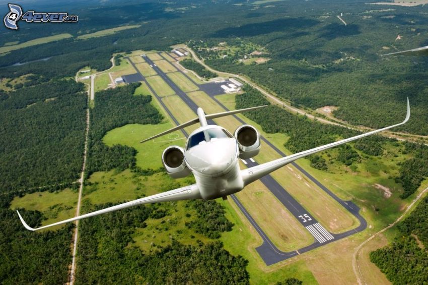 Citation X - Cessna, lotnisko, las
