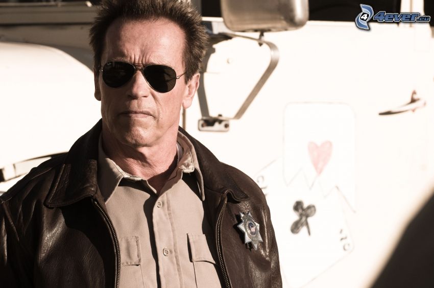 Arnold Schwarzenegger, okulary przeciwsłoneczne, kurtka skórzana
