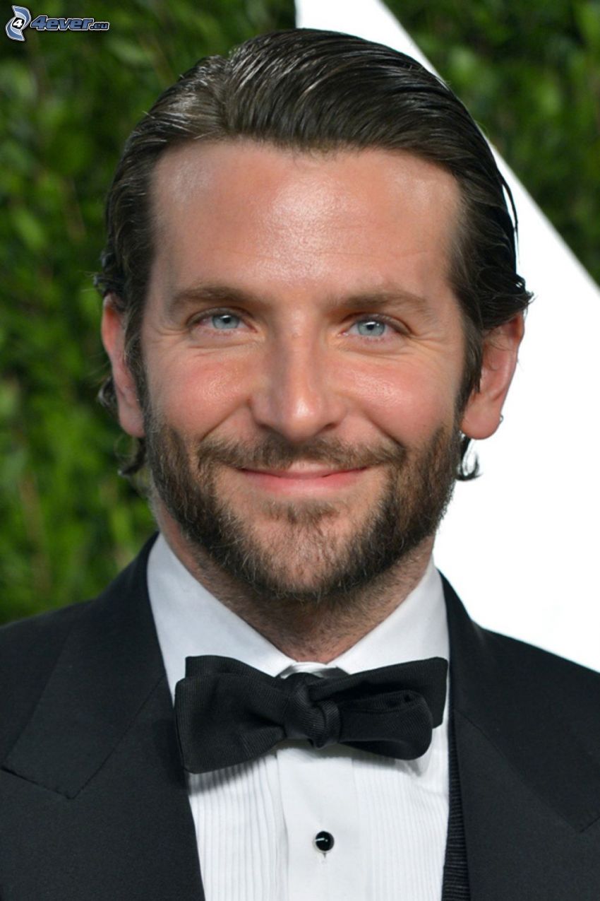 Bradley Cooper, uśmiech, mężczyzna w garniturze, muszka