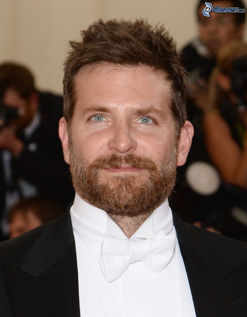 Bradley Cooper, wąsy, mężczyzna w garniturze