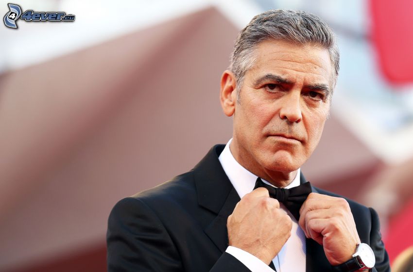 George Clooney, mężczyzna w garniturze