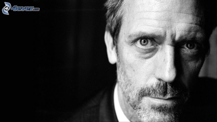 Hugh Laurie, czarno-białe zdjęcie