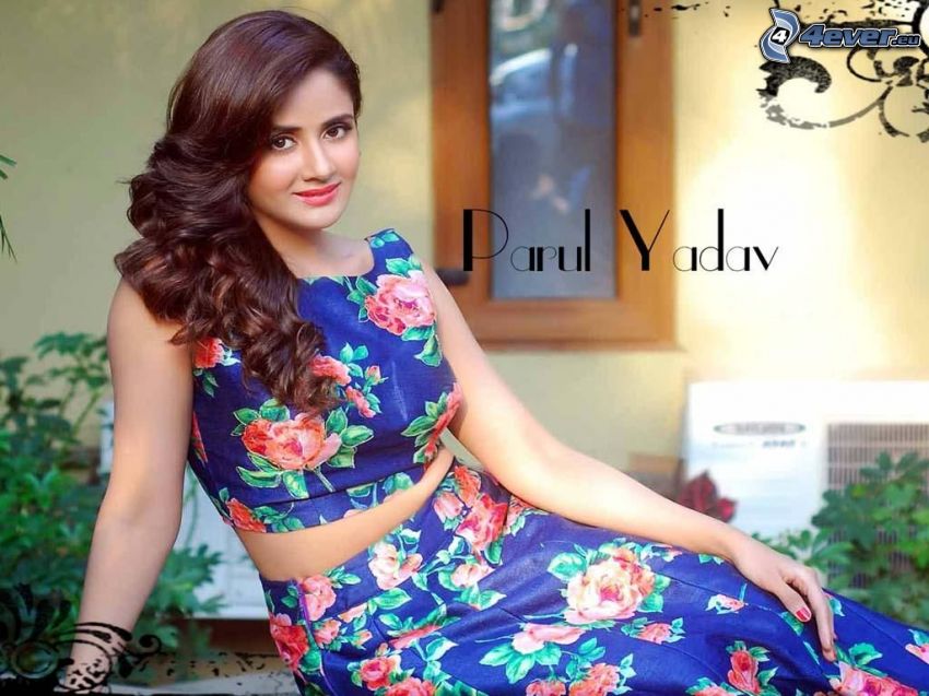 Parul Yadav, sukienka w kwiaty