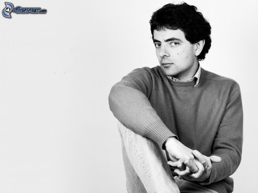 Rowan Atkinson, czarno-białe zdjęcie